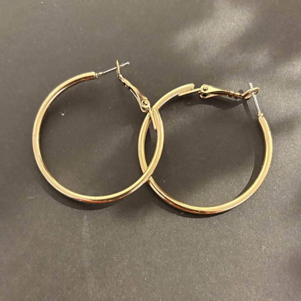 Elegant Gold Hoop Earrings